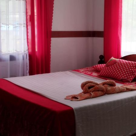 Riverside At Aninuan Accommodation And Food ปูแอร์โตกาเลรา ภายนอก รูปภาพ
