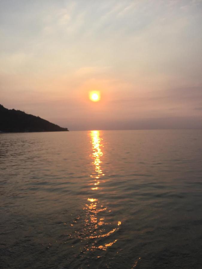Riverside At Aninuan Accommodation And Food ปูแอร์โตกาเลรา ภายนอก รูปภาพ